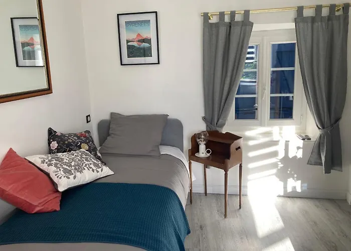 Aux 4 Logis - Le Flore - Petit Dejeuner Offert 1ere Nuit 3*