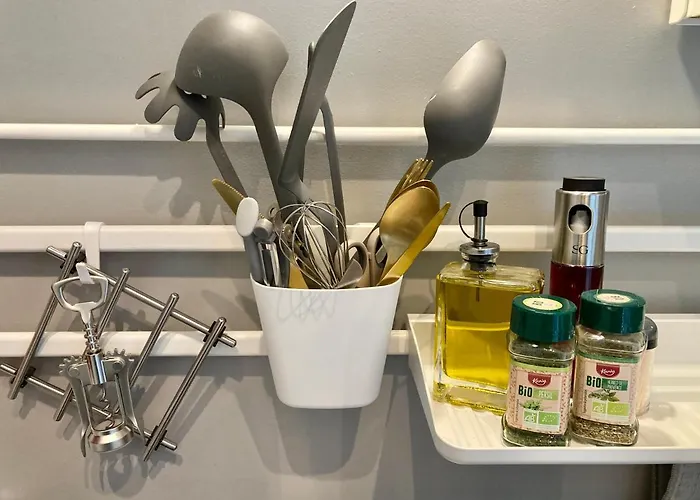 Aux 4 Logis - Le Flore - Petit Dejeuner Offert 1ere Nuit 3*