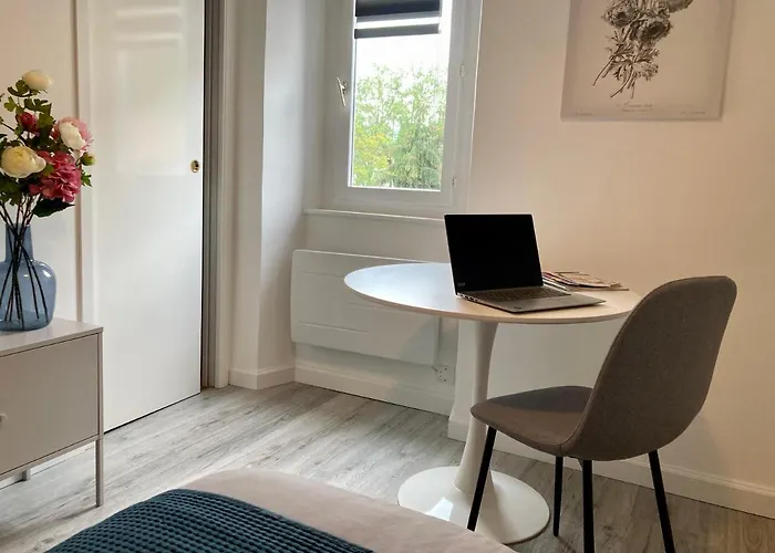 Aux 4 Logis - Le Flore - Petit Dejeuner Offert 1ere Nuit Foix