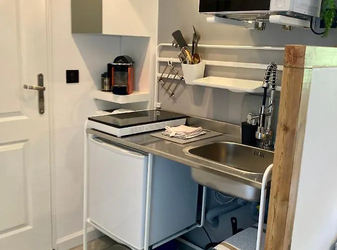 Aux 4 Logis - Le Flore - Petit Dejeuner Offert 1ere Nuit Apartmanhotel